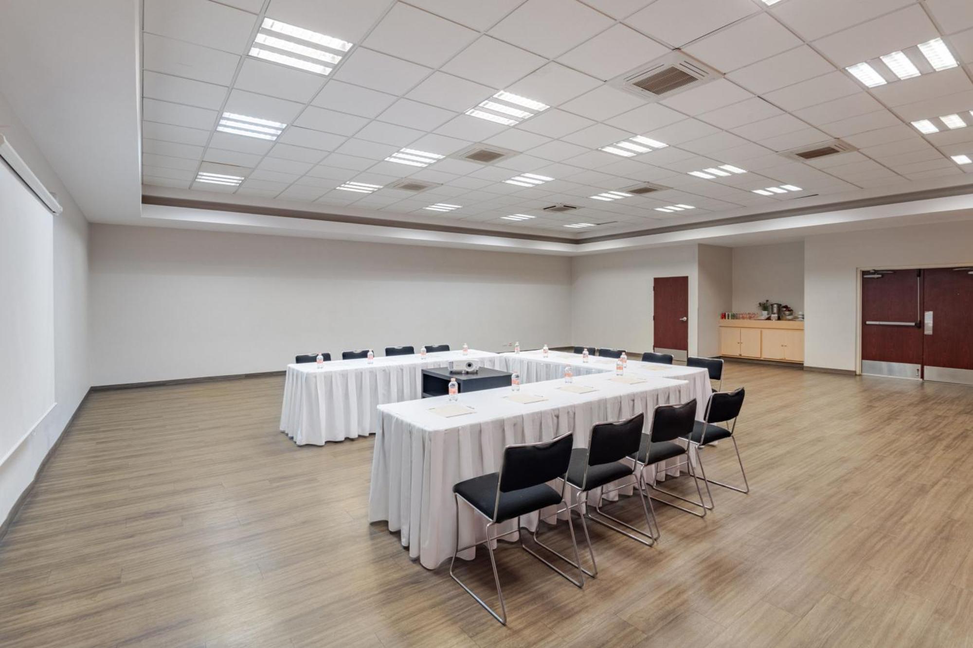 Hotel Express By Marriott Aeropuerto 4*
